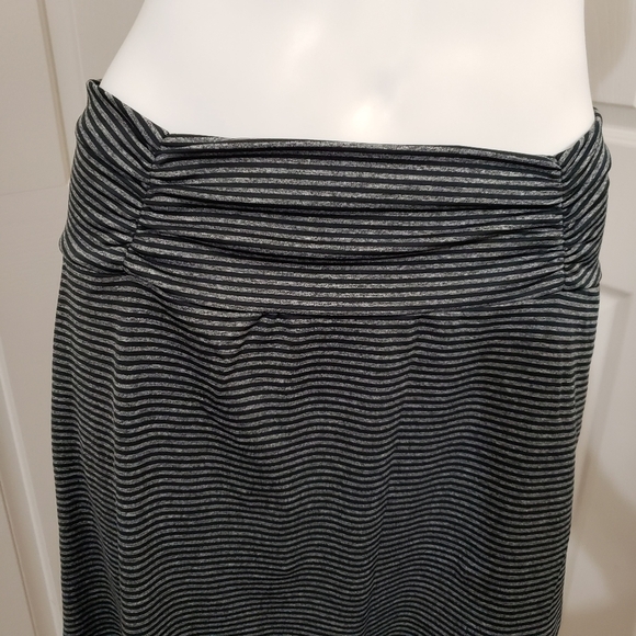 Tranquility mid length striped skirt size medium - Picture 2 of 7